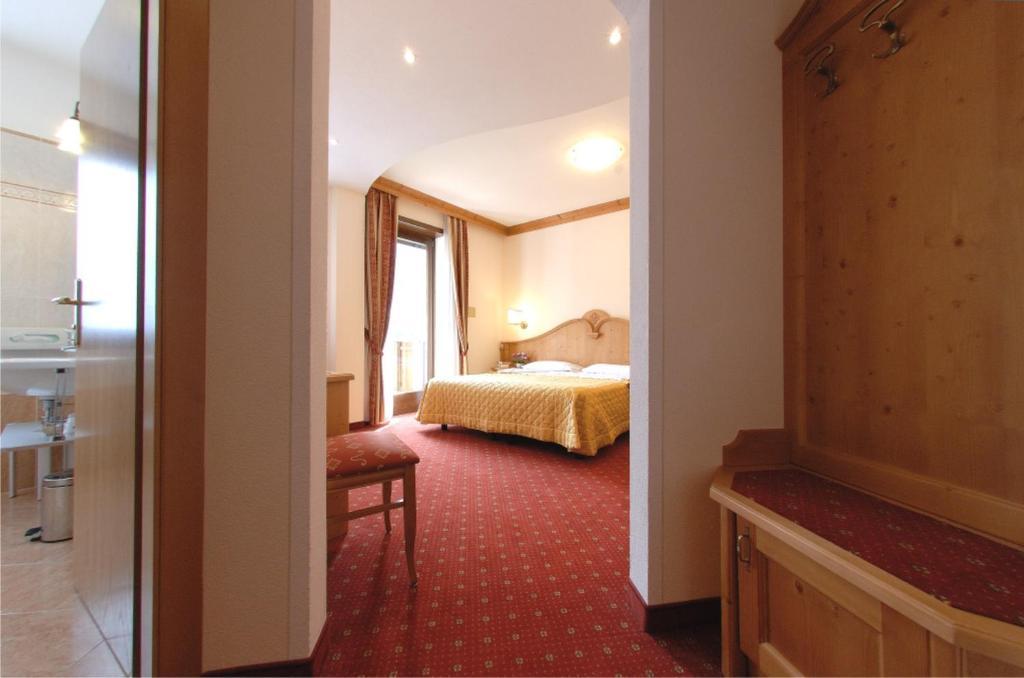 Large Double Room,400272993:JPEG